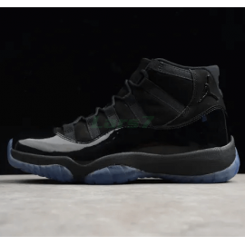 Air Jordan 11 “Toga y Birrete” Negro Brillante