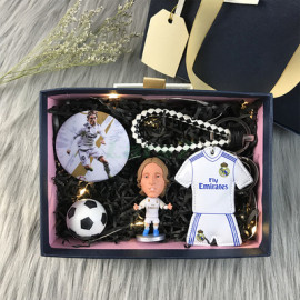 Conjunto Regalo de Cuatro Piezas para Muñeco Fútbol Ramos / Modrić / Suárez