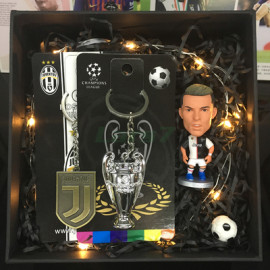 Conjunto Regalo Muñeco de Tres Piezas Fútbol Mbappé/Salah/Modrić